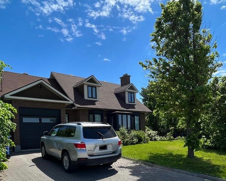 4 Bedroom House in Saint-lambert, Quebec, Canada